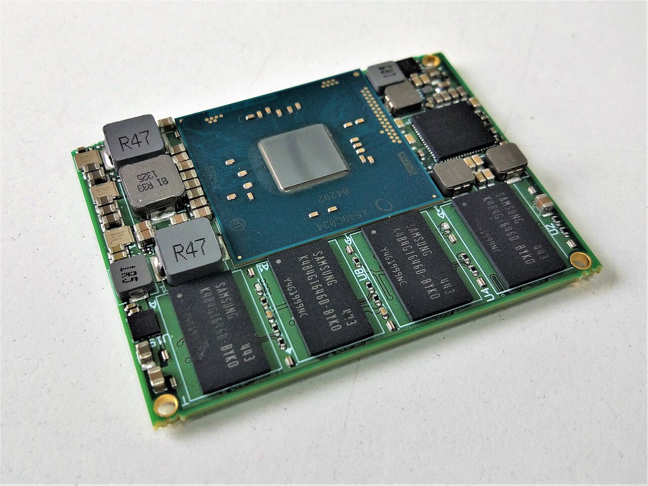 Intel Atom x5-E8000 processor