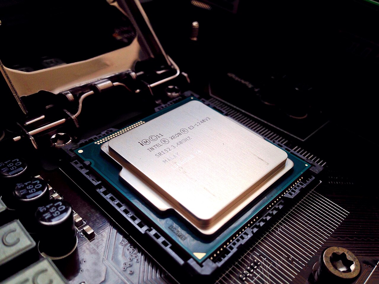 Intel Xeon E3-1240 processor